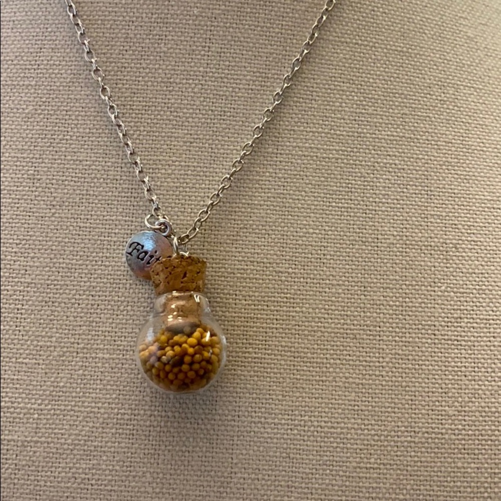 Women’s necklace
